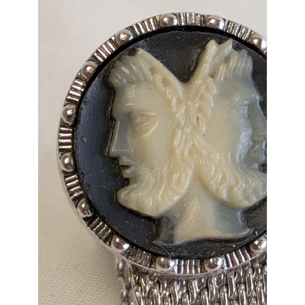VINTAGE MESHWRAP MESH WRAP PLASTIC JANUS WEDGWOOD CAMEO TWO FACE CUFFLINKS